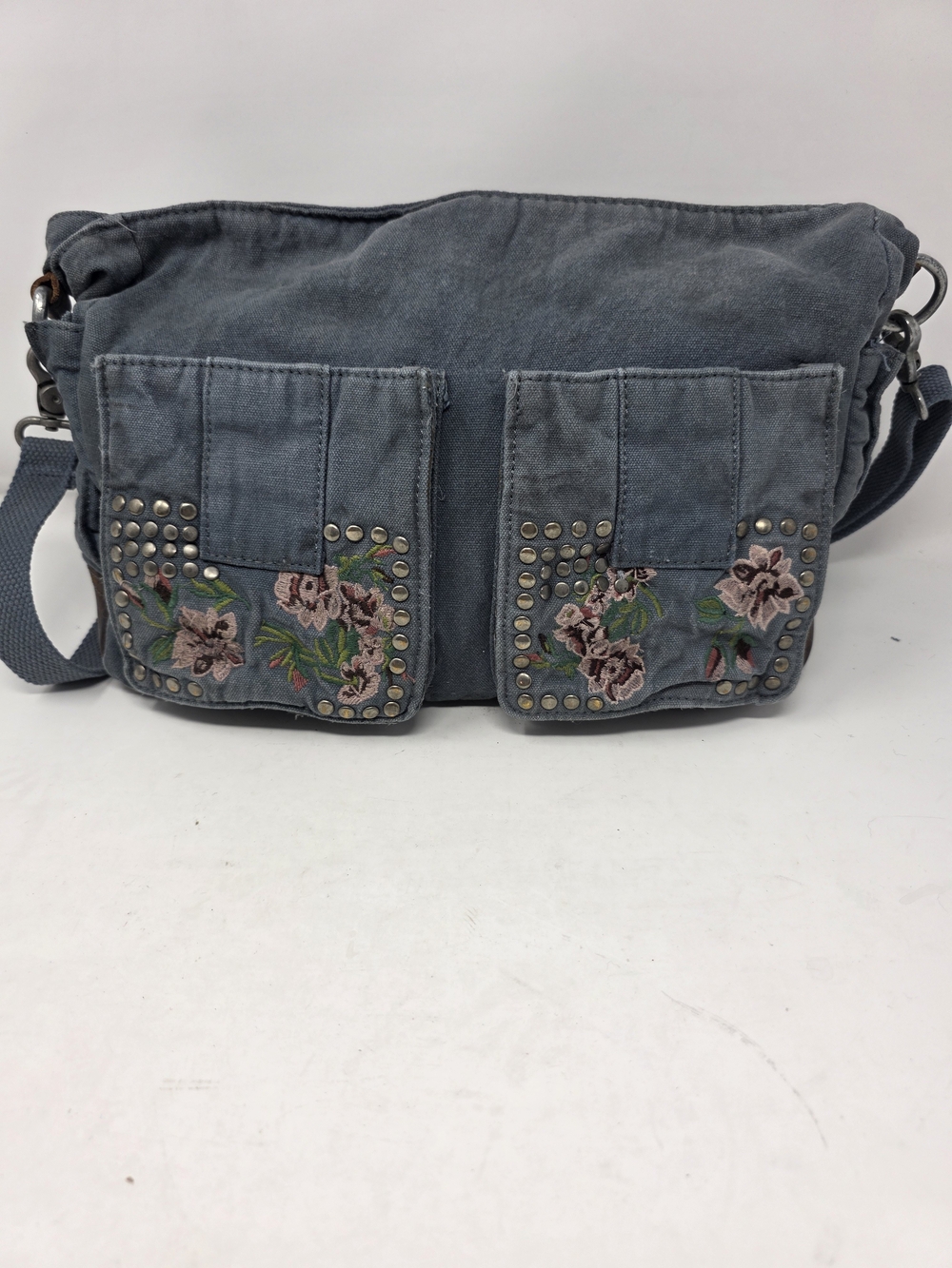 Free People Floral Embroidered Studded Canvas Messenger Bag Denium Leather Boho - Picture 2 of 11